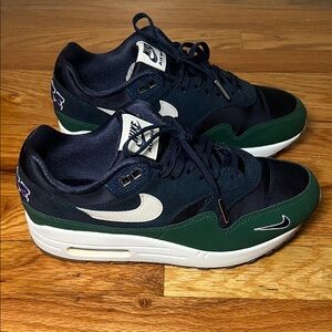Nike Air Max ‘87 Women’s Hunter Green and Navy